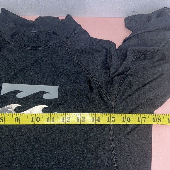 Billabong Short Sleeve Rash Guard - Picture 9 of 10